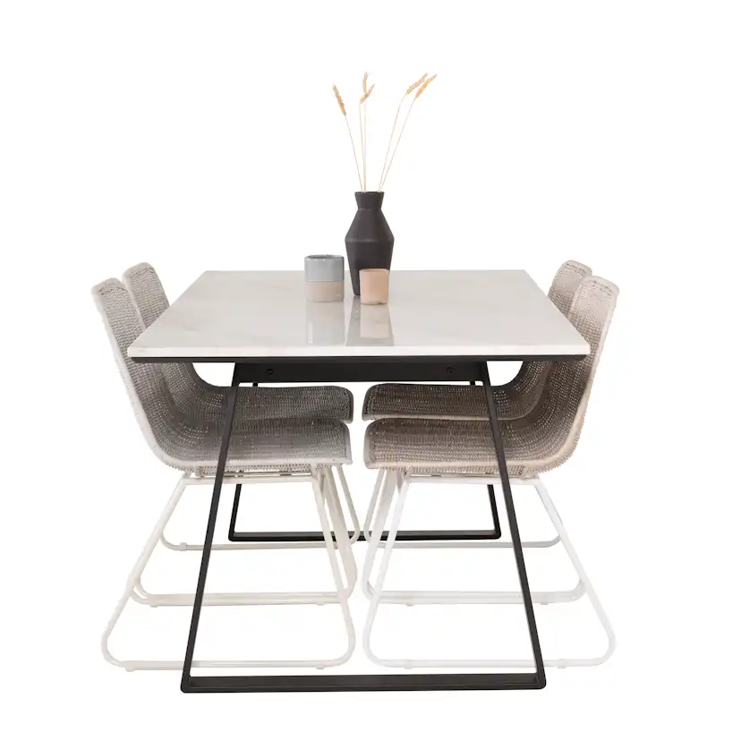 Matgrupp Venture Home Estelle 140 med 4 Cornelia Stolar