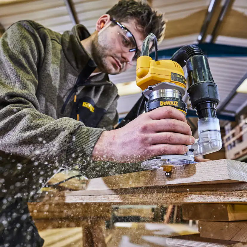 Enhandsfräs Dewalt D26200-QS 230 V