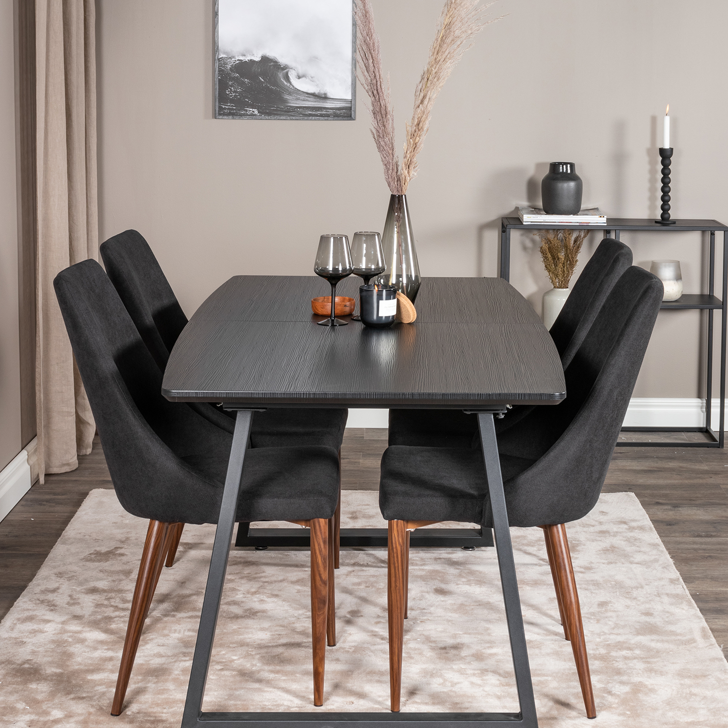 Matgrupp Venture Home Ina med 4 Laura Stolar