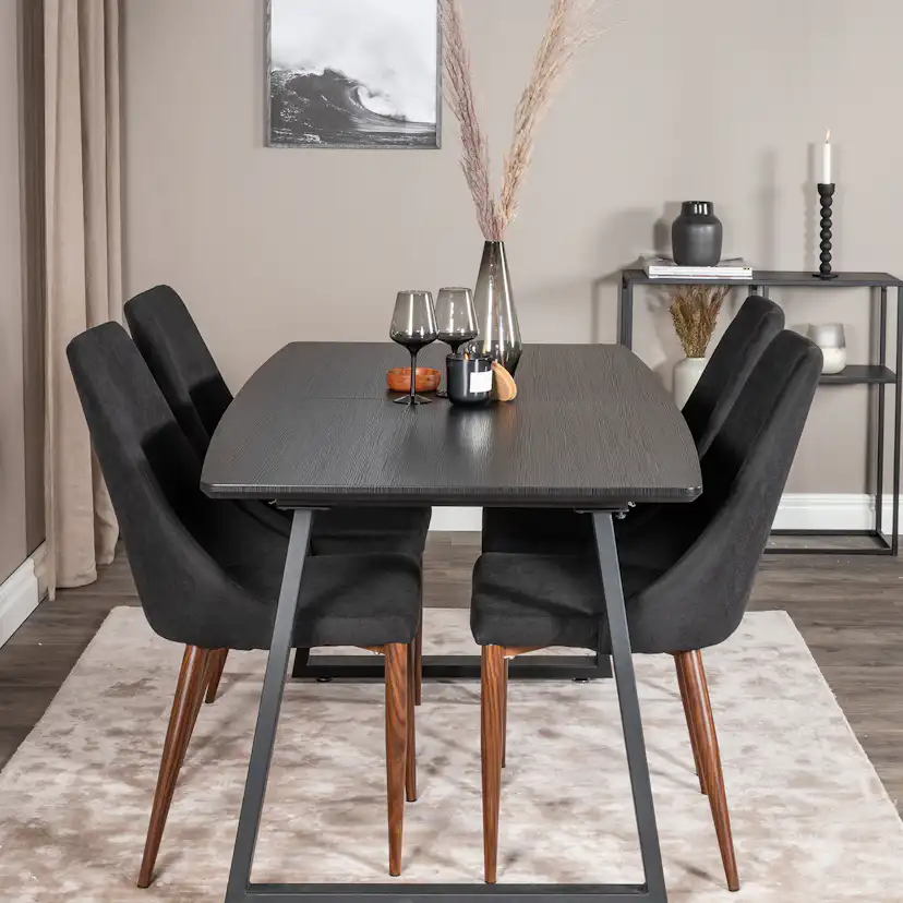 Matgrupp Venture Home Ina med 4 Laura Stolar