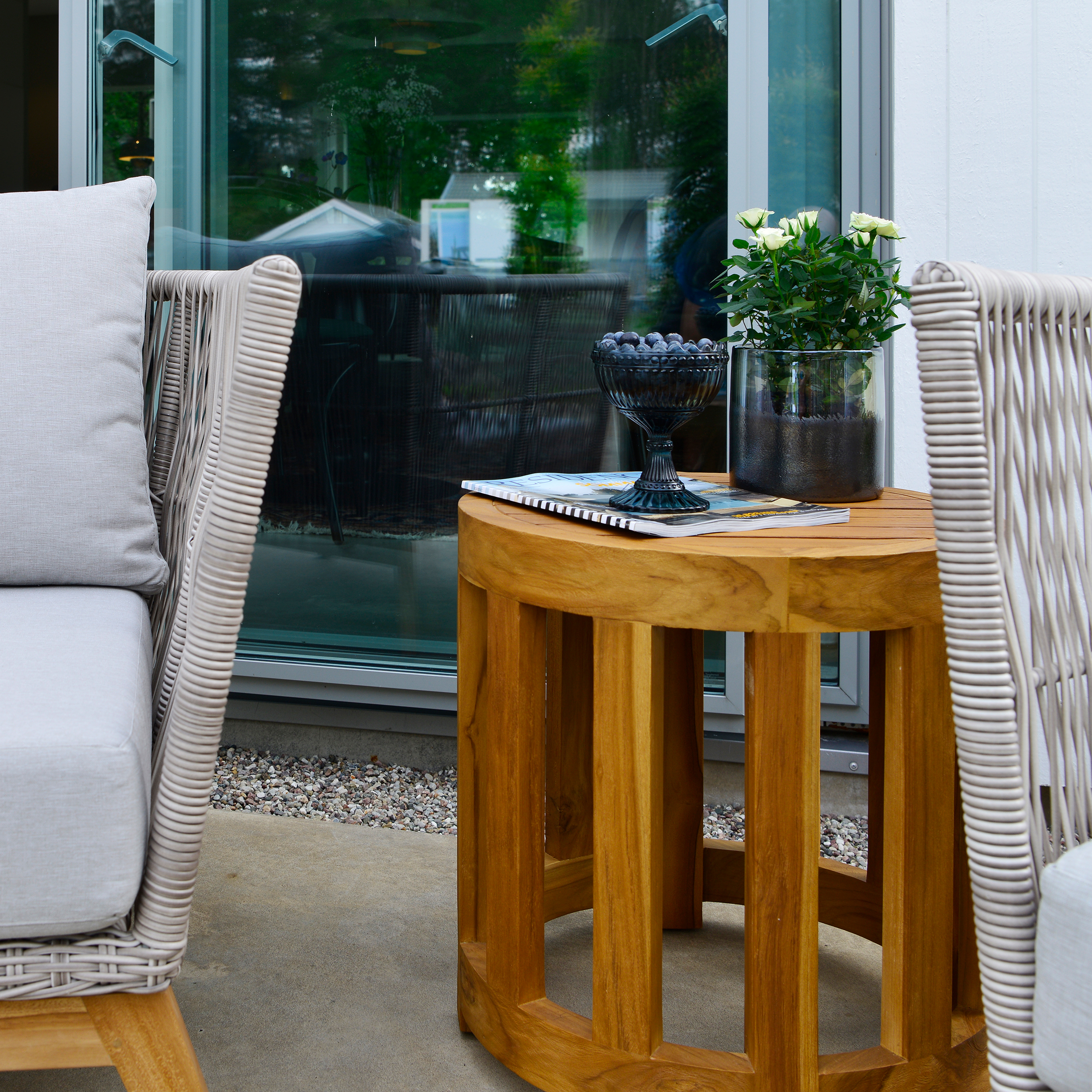 Loungeset Hillerstorp Himmelsnäs inkl. Bord Ø50 cm Utomhus