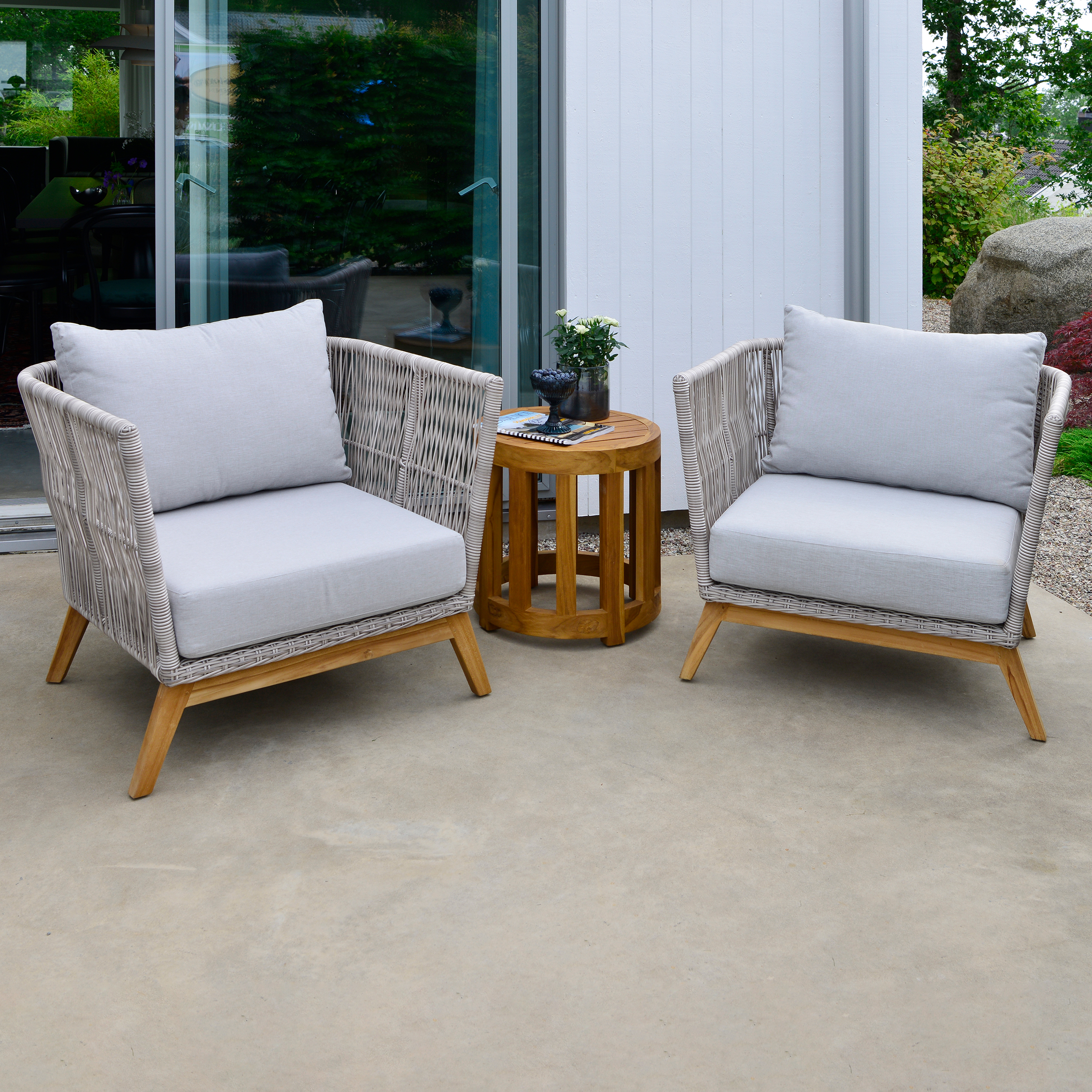 Loungeset Hillerstorp Himmelsnäs inkl. Bord Ø50 cm Utomhus