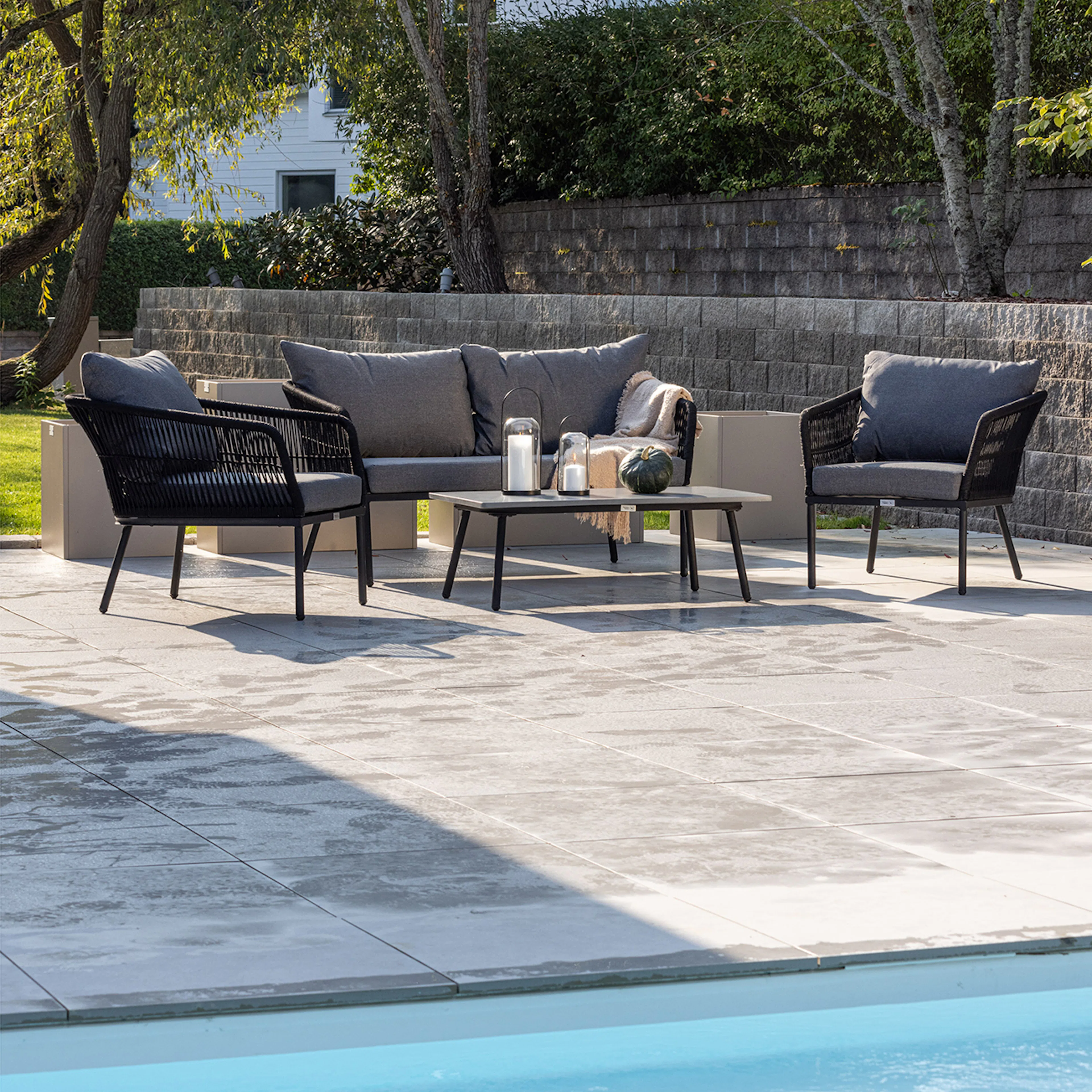 Loungegrupp Venture Home Leon, 2-Sits Soffa, 2 Fåtöljer & Bord - Inklusive Dynor