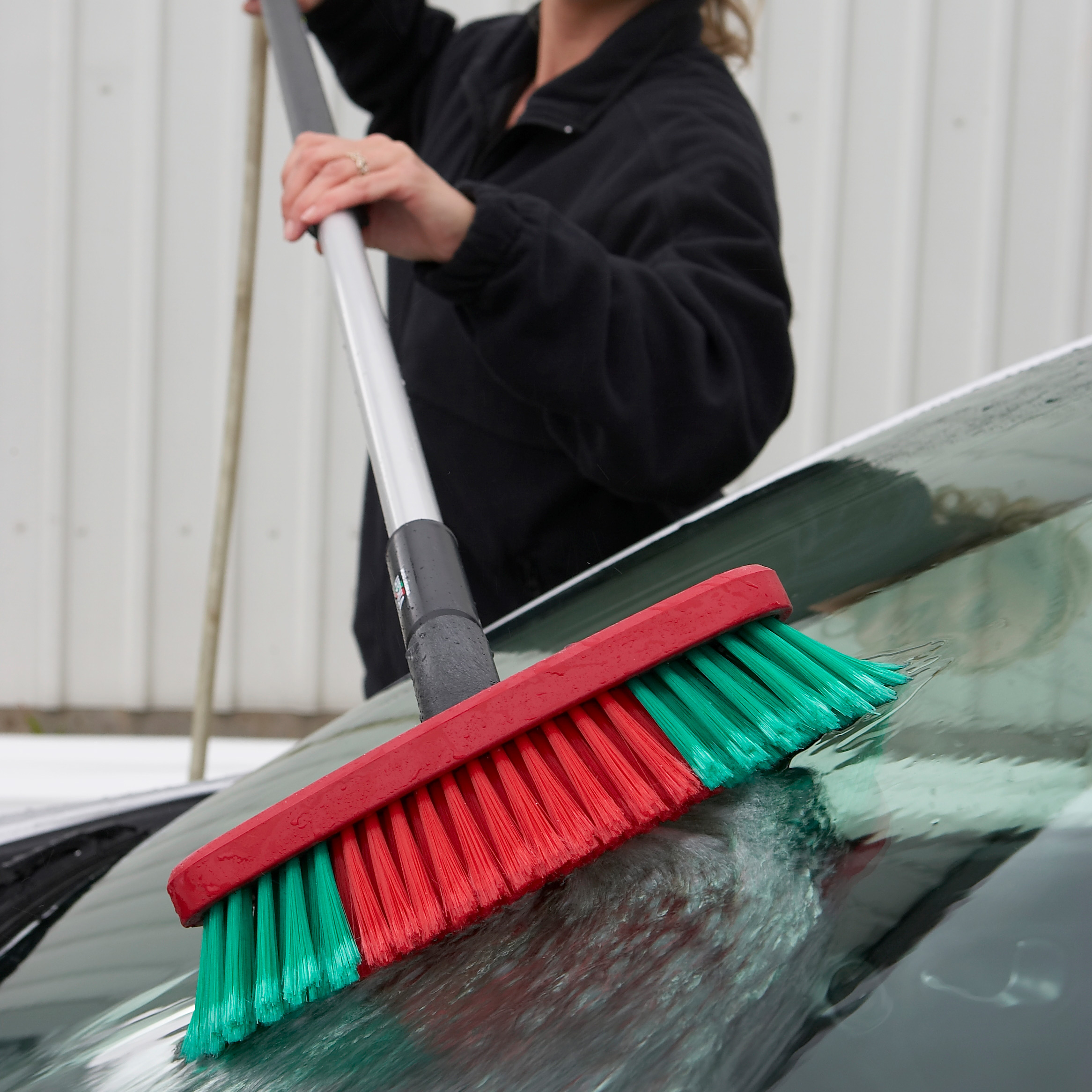 Skaftborste Vikan Mjuk med Vattengenomlöp