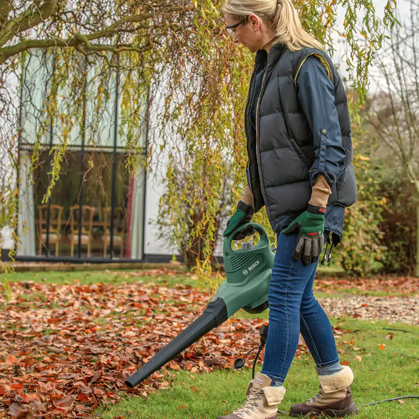 Lövblåsare Bosch Power Tools UniversalGardenTidy 3000