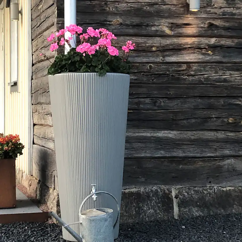 Vattentunna Flexigarden Mälaren 220 l med Kran