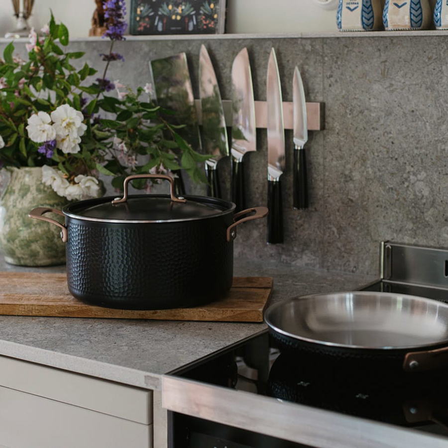 Gryta Pepper med Lock 24 cm Svart