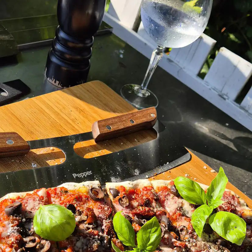 Pizzaskärare Pepper Mezzaluna Style med Trähandtag 35 cm