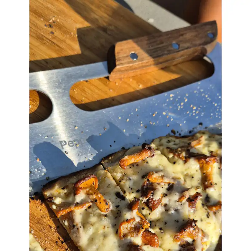 Pizzaskärare Pepper Mezzaluna Style med Trähandtag 35 cm