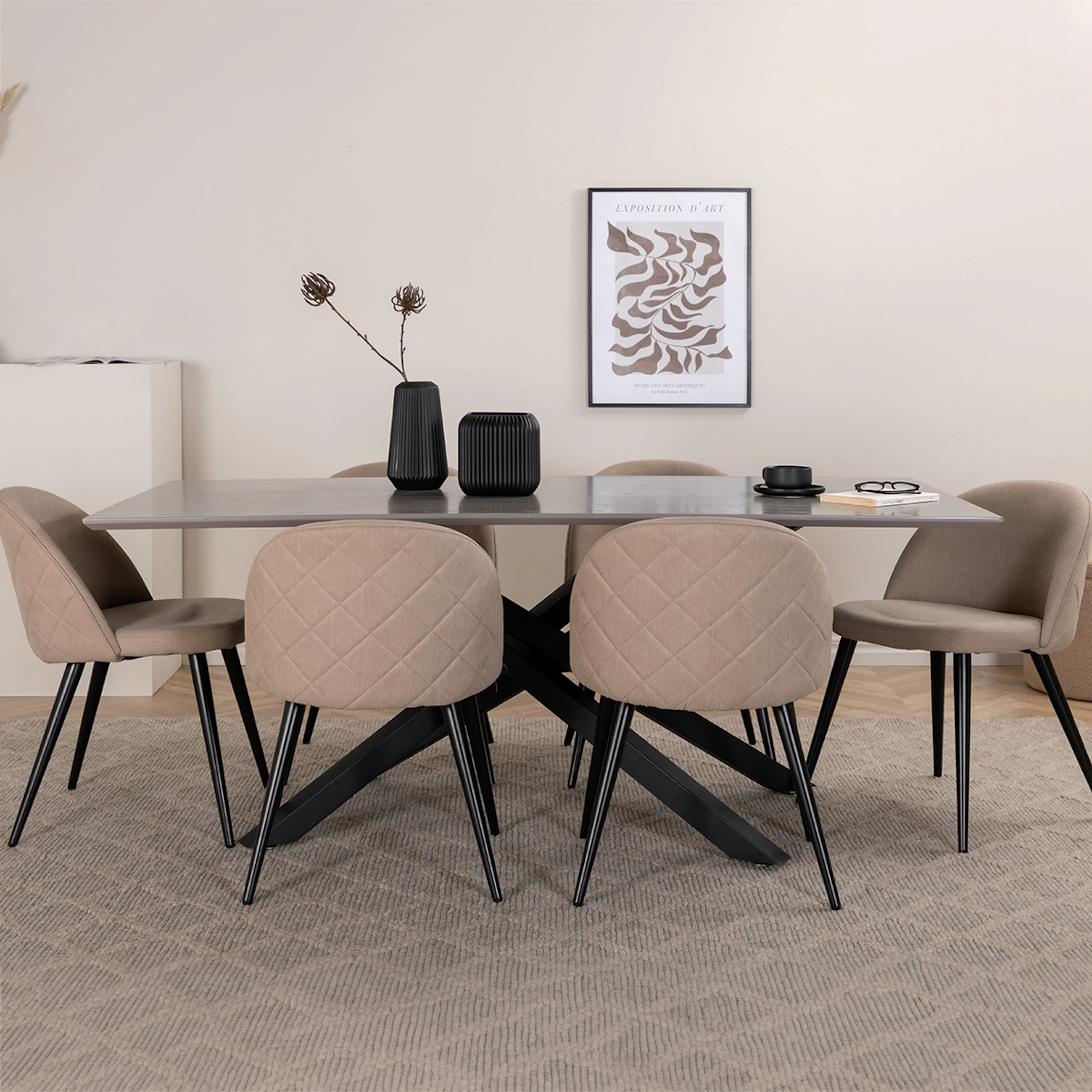 Matgrupp Venture Home med Piata Matbord och 6 Valentina Stitcthes Matstolar
