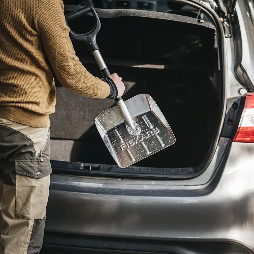 Snökyffel Fiskars Snow Light 25 cm