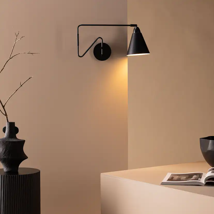 Vägglampa Venture Home Amicola