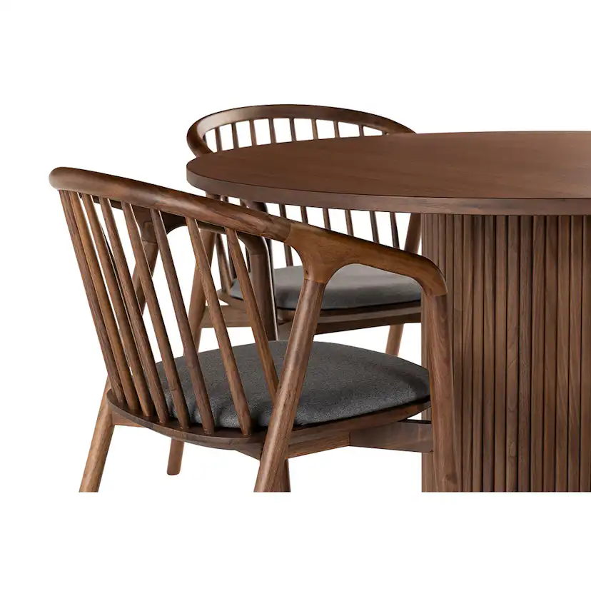 Matgrupp In Living Noira med 4 Ferike Karmstolar