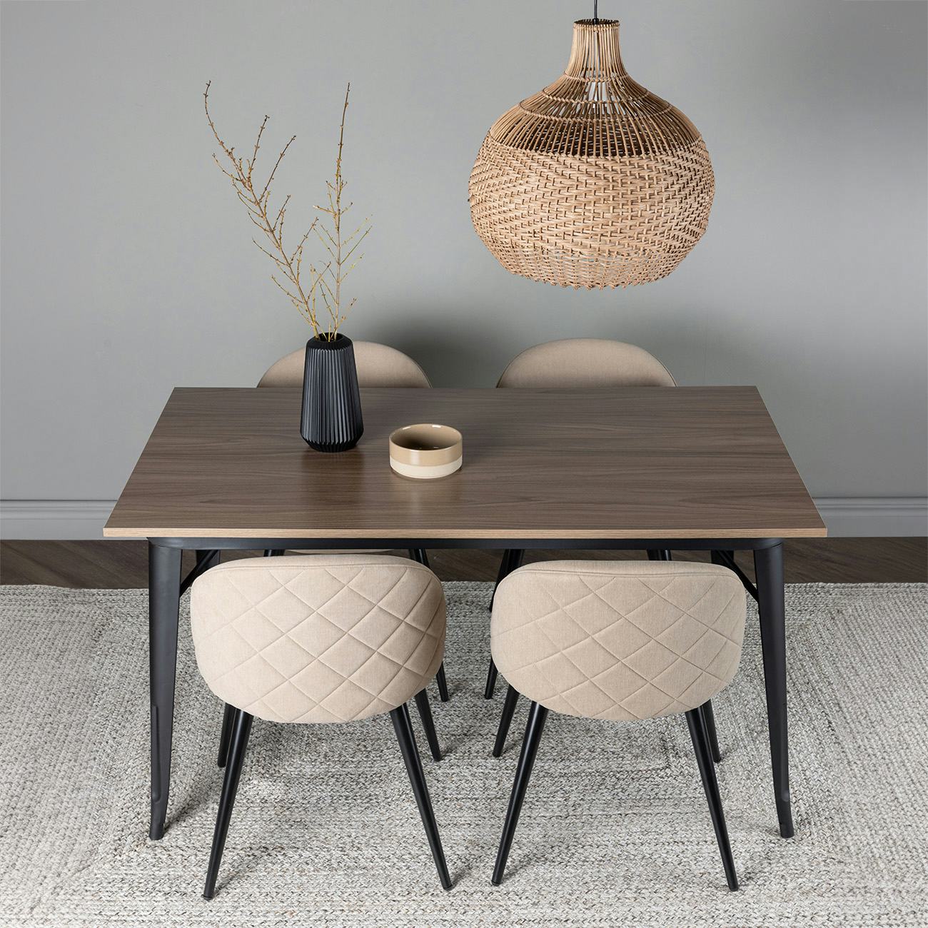 Matgrupp Venture Home Tempe Matbord 140 cm & 4 Velvet Stolar i Sammet