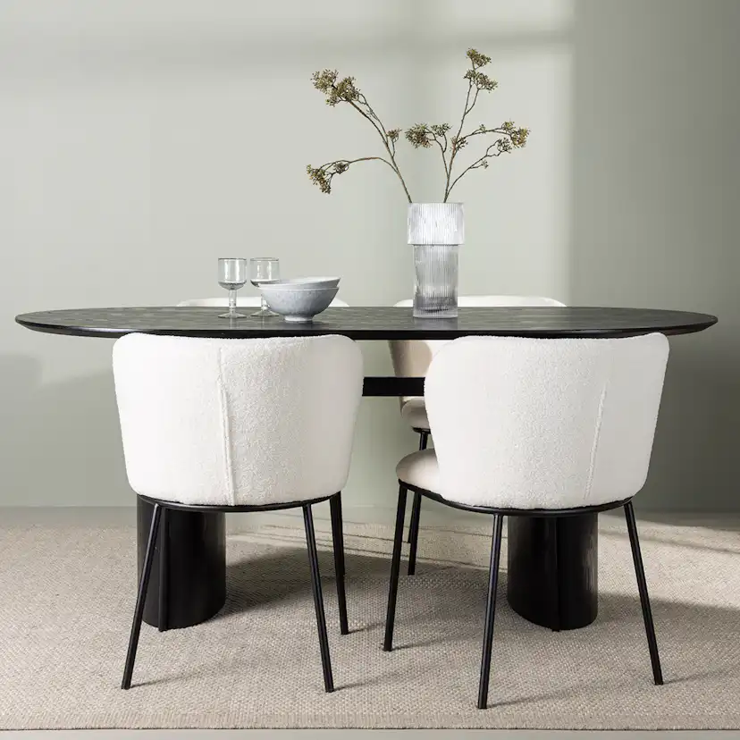 Matgrupp Venture Home Isolde Ovalt Matbord 180 cm & 4 Edina Stolar i Vit Boucle
