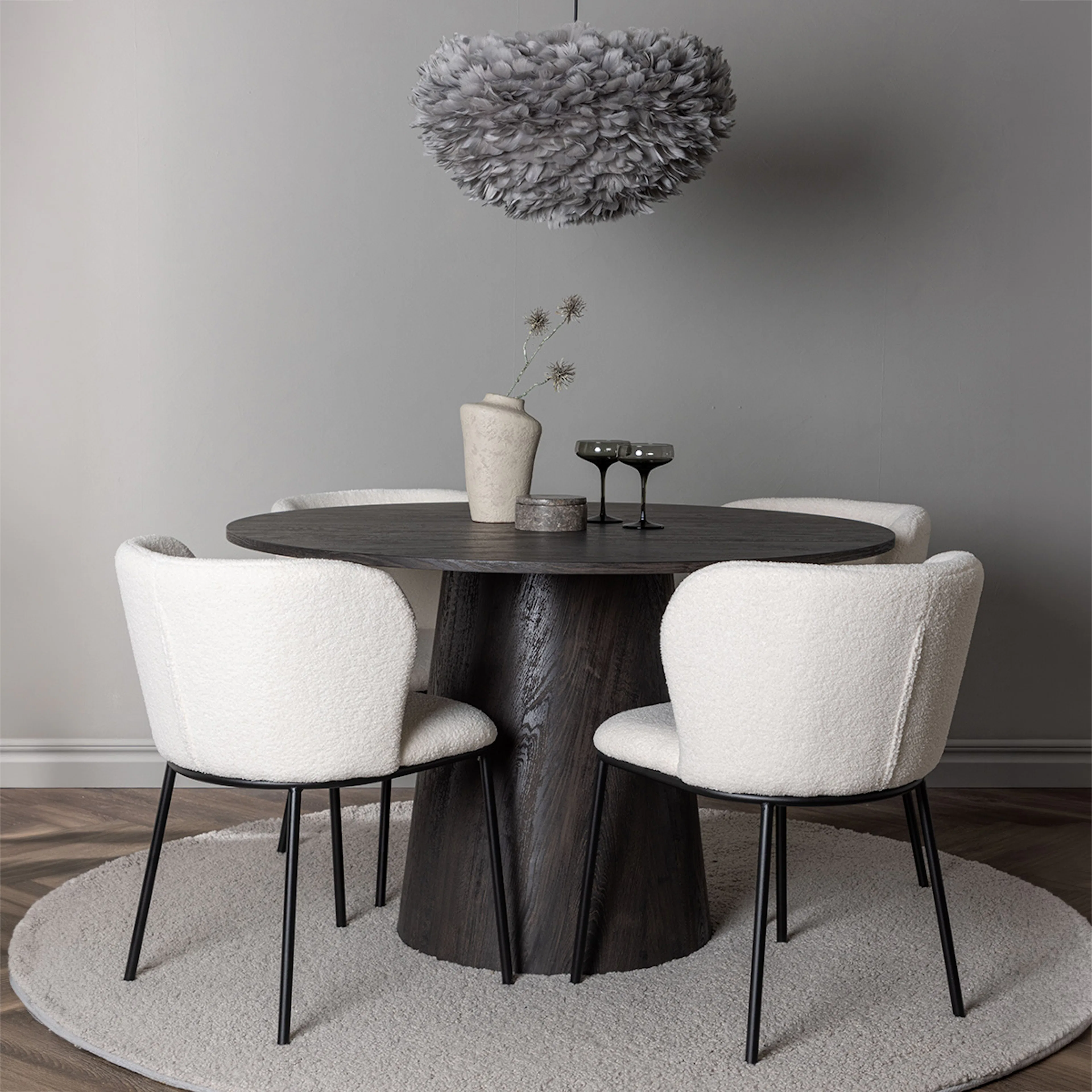 Matgrupp Venture Home Lanzo Ø120 cm med 4 st Edina stolar