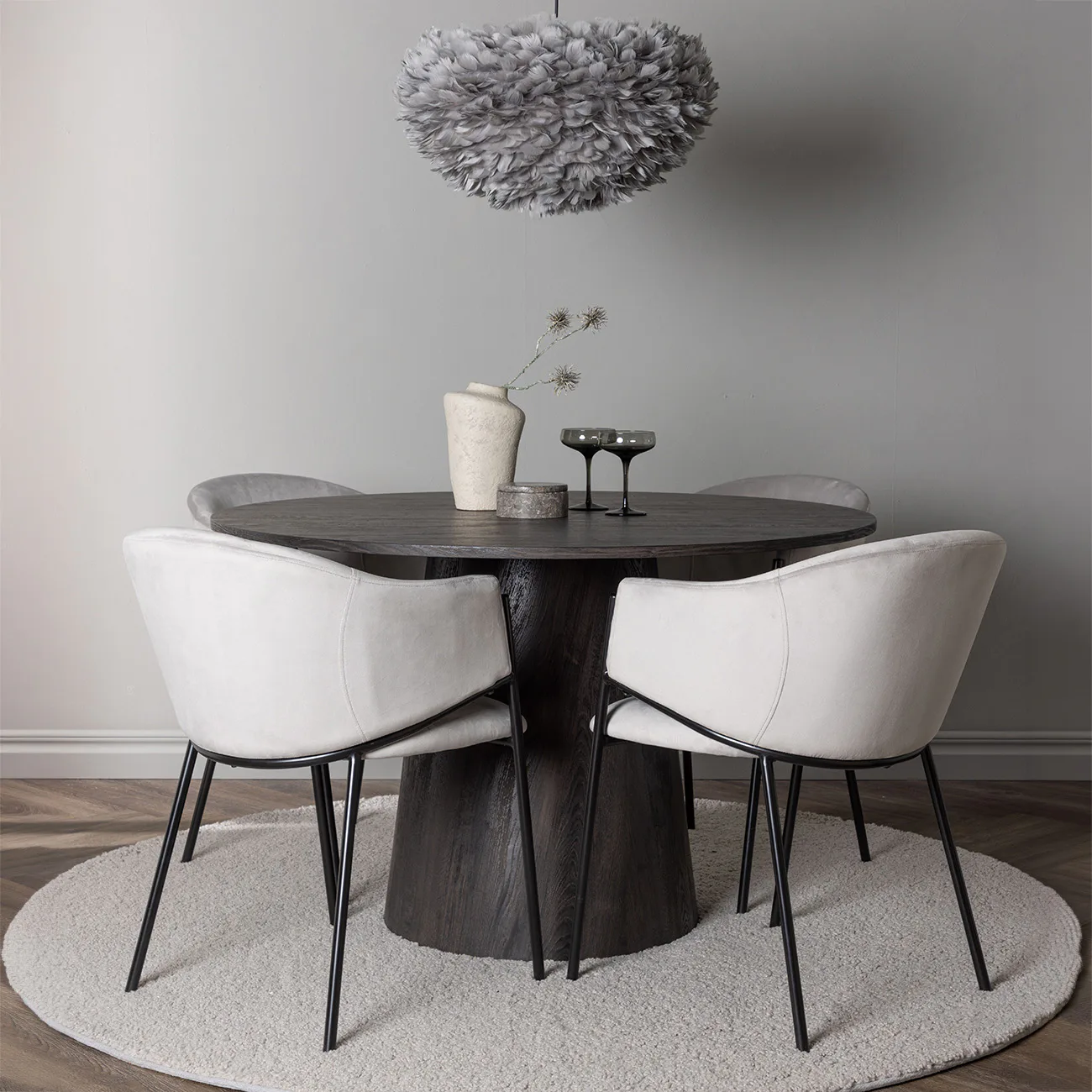 Matgrupp Venture Home Lanzo Ø120 cm med 4 st Evelina stolar