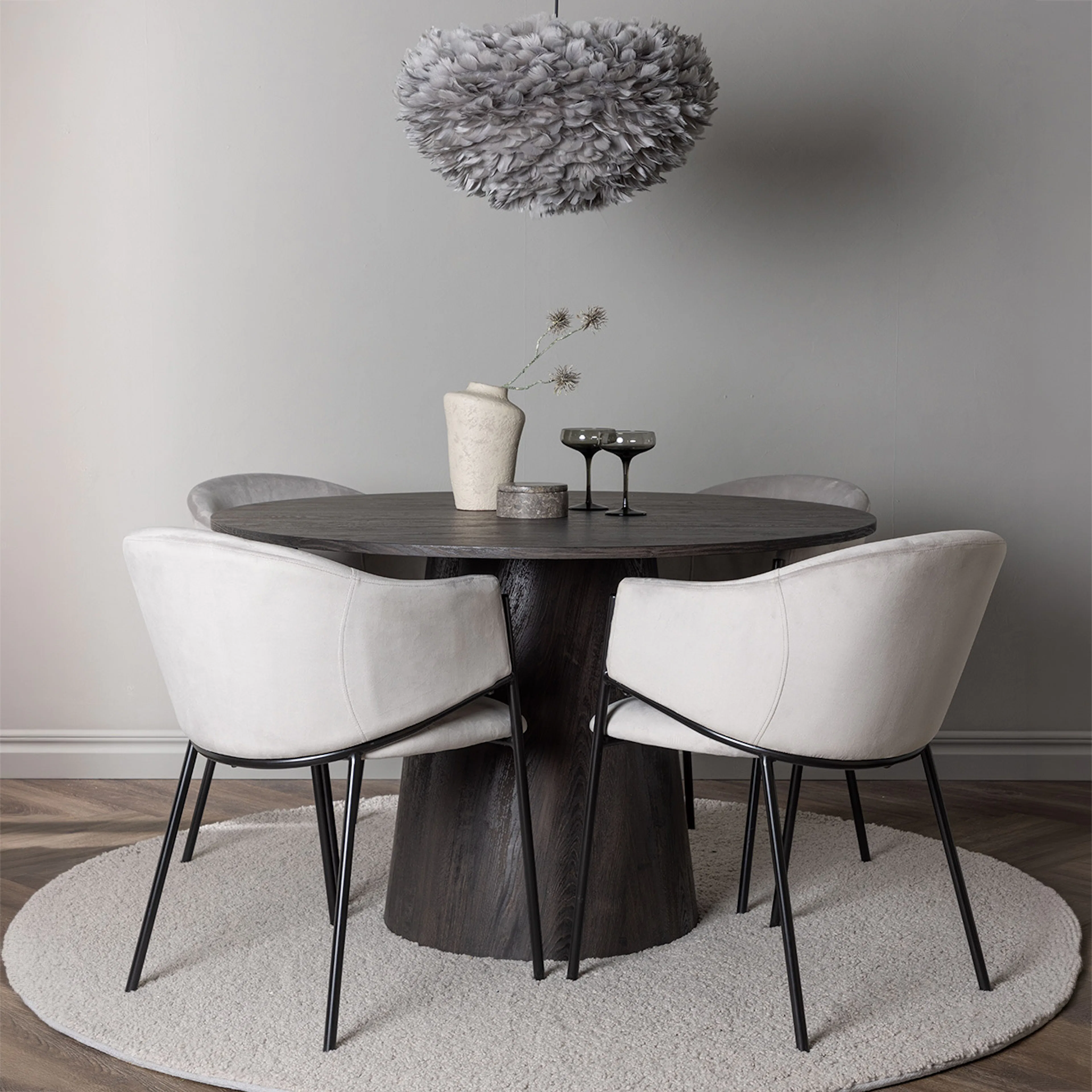 Matgrupp Venture Home Lanzo Ø120 cm med 4 st Evelina stolar