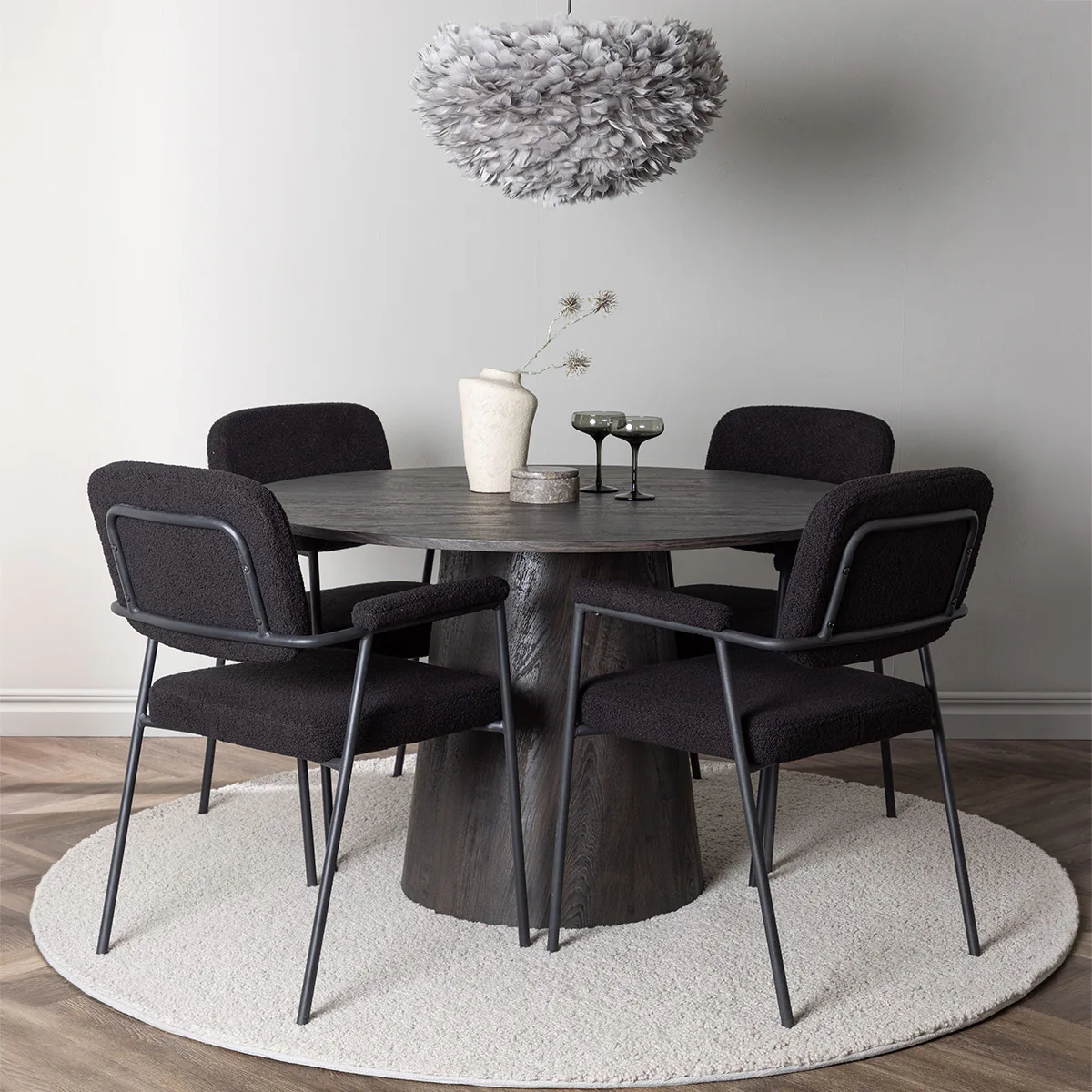 Matgrupp Venture Home Lanzo Ø120 cm med 4 st Yesterday stolar