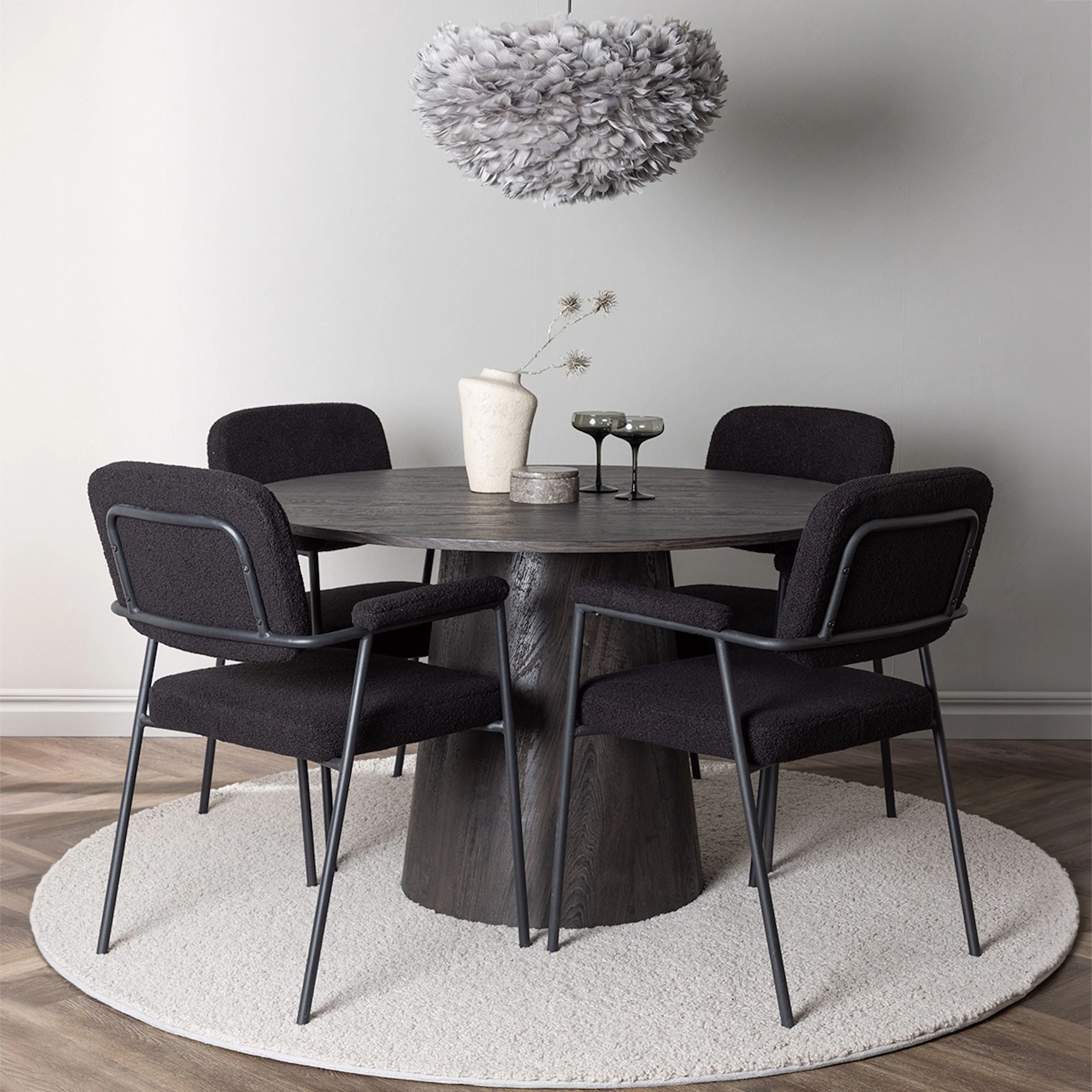 Matgrupp Venture Home Lanzo Ø120 cm med 4 st Yesterday stolar