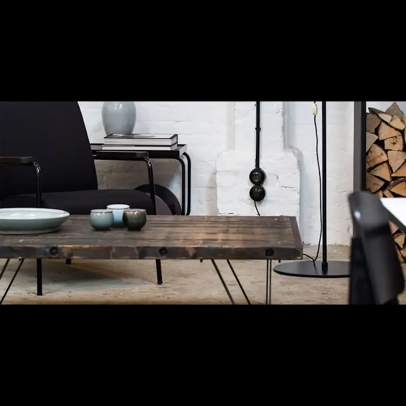 Förhöjningsram Hager 1-vägs med Kabel- & Kanalingång Serie 1930 Blank Svart RAL 8022