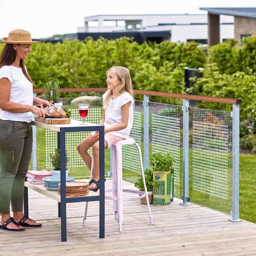 Stålstolpe PLUS Med Fot inkl. Stolpskydd/Bultar 4,5x4,5 cm Svart