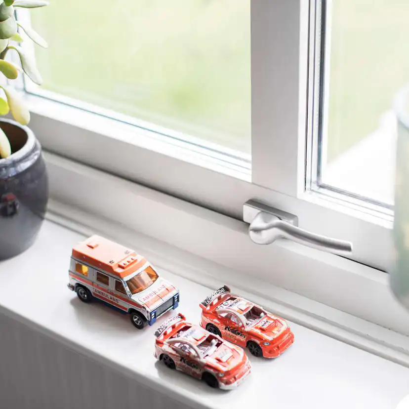 Vridfönster Outline Trä/Aluminium Lagerfört