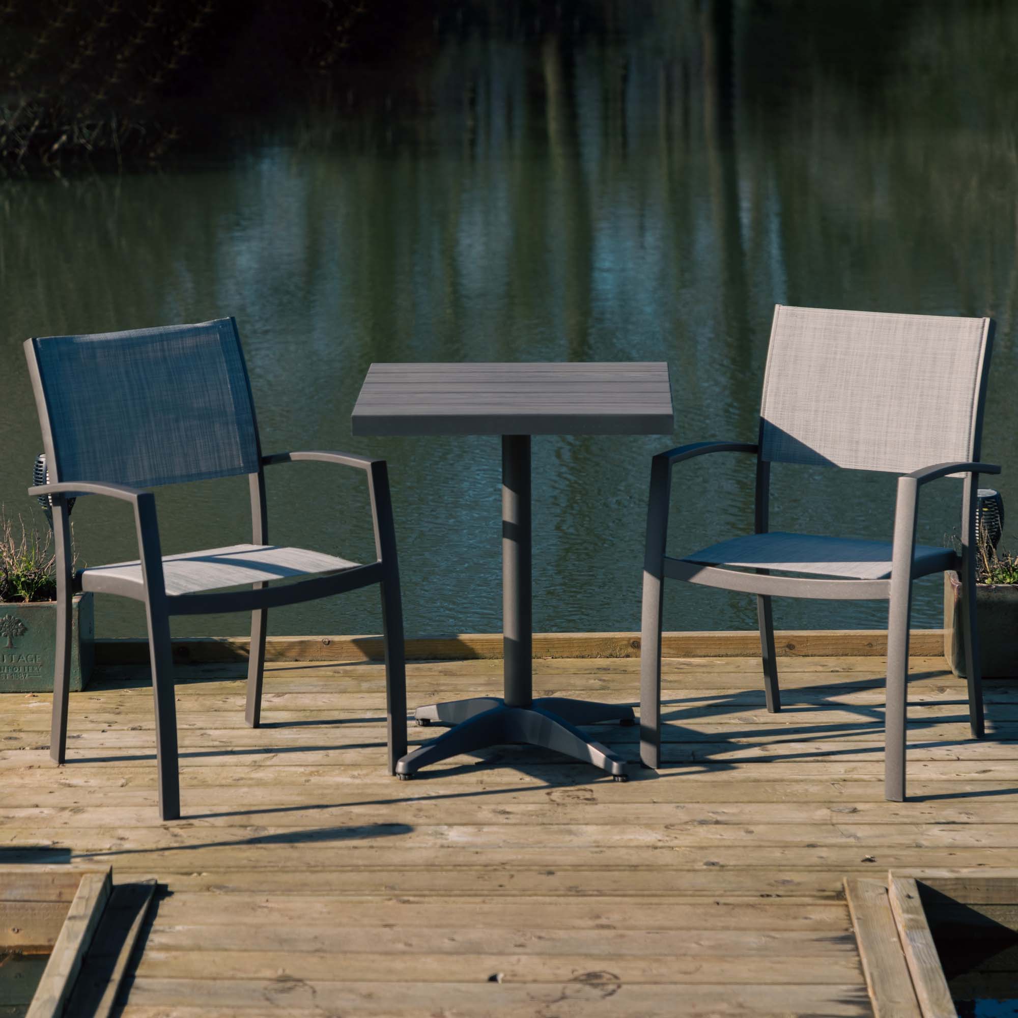 Loungegrupp LifestyleGarden Solana bistrobord + 2 carverstolar