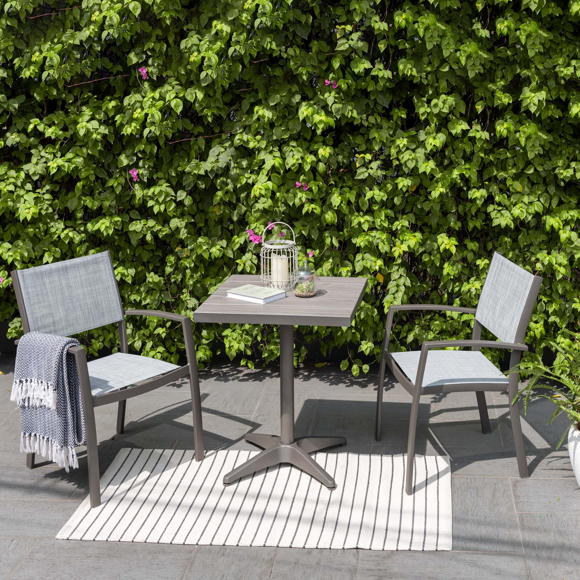 Loungegrupp LifestyleGarden Solana bistrobord + 2 carverstolar