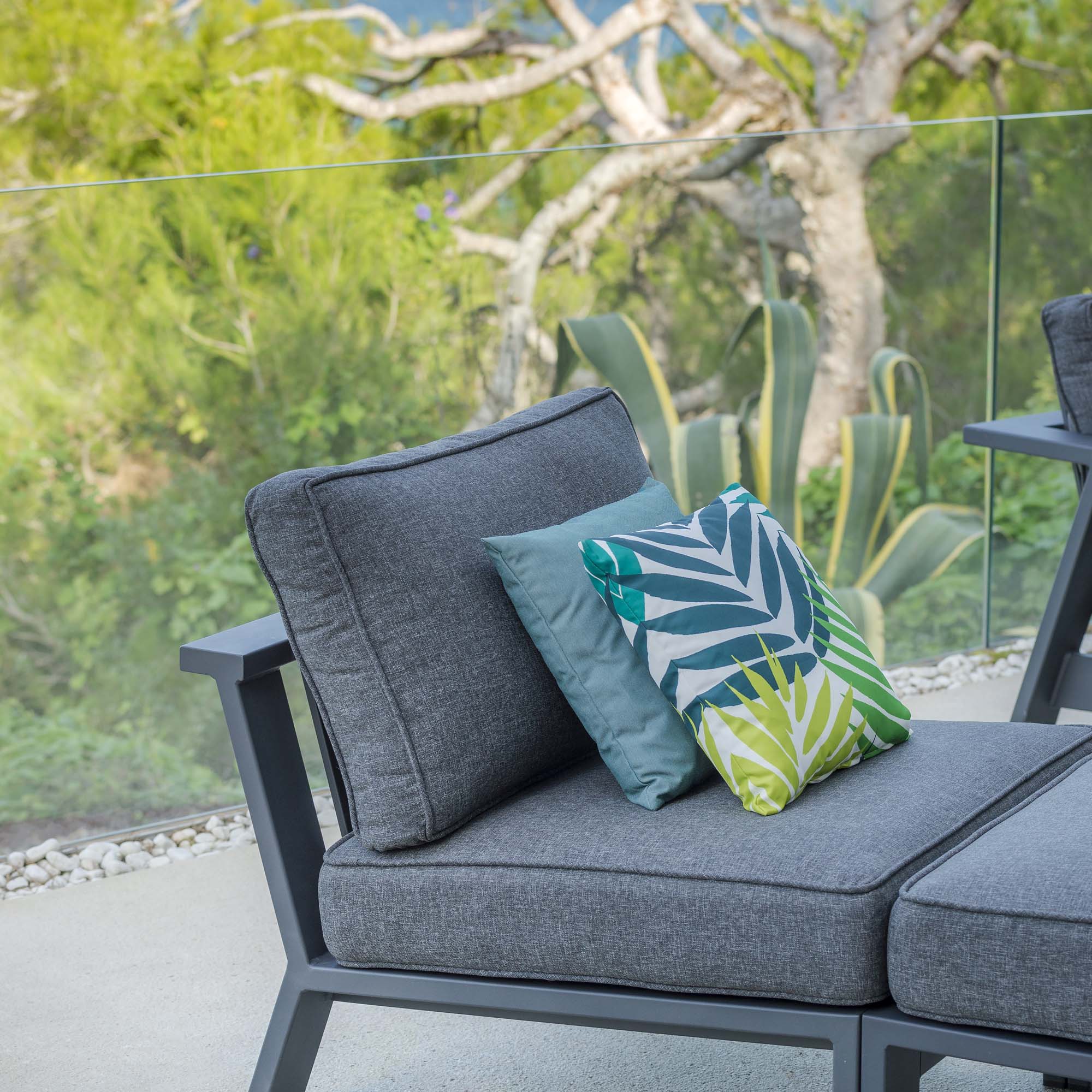 Loungegrupp LifestyleGarden PALAU 2x sidostolar + 2x fotpallar + sidobord 60 cm