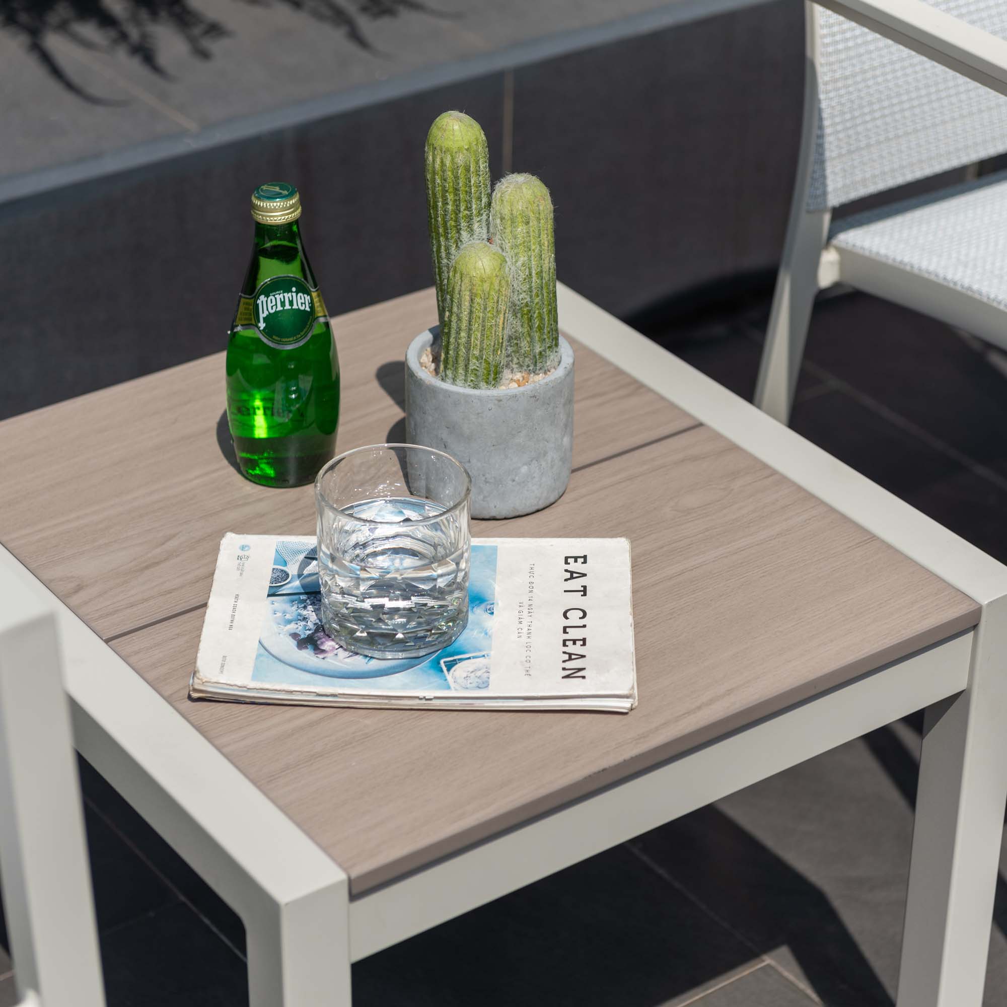 Caféset LifestyleGarden Urbanite sidobord 50 + 2 carverstolar