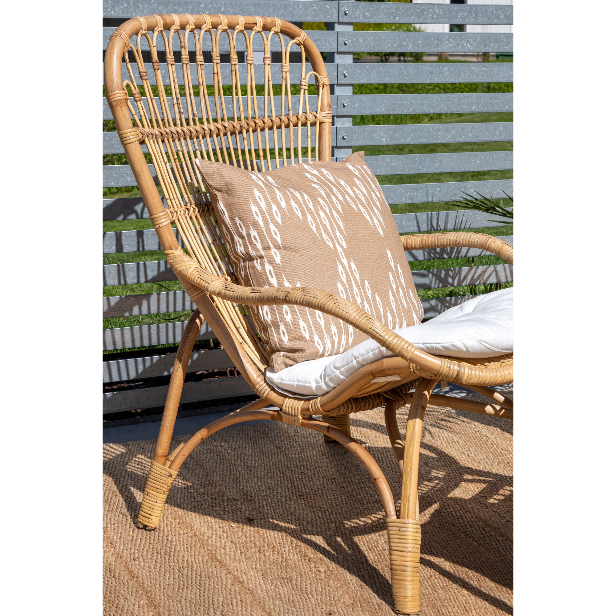 Fåtölj Venture Home Ella Loungestol i Rotting ink Dyna och Fotpall