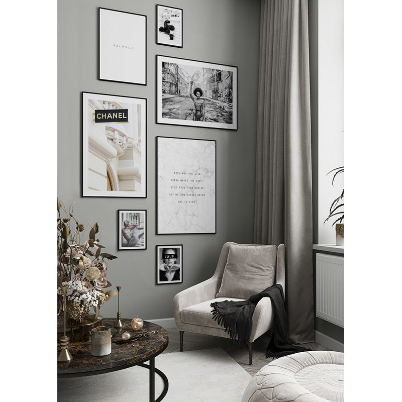 Poster Gallerix Holding Balloons No2