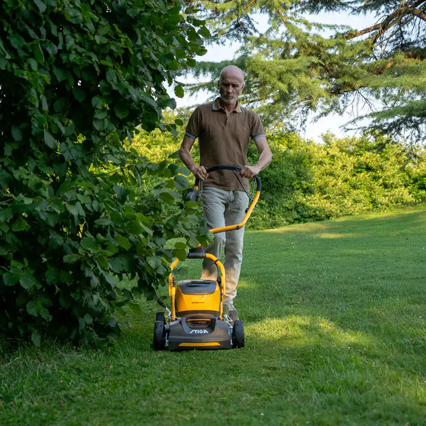 Gräsklippare Stiga 500-Serien Multiclip 547E S Med Batteri & Laddare