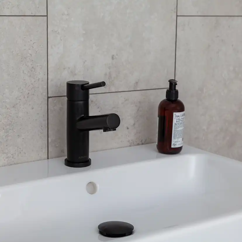 Tvättställsblandare Adora Imperia med Bottenventil