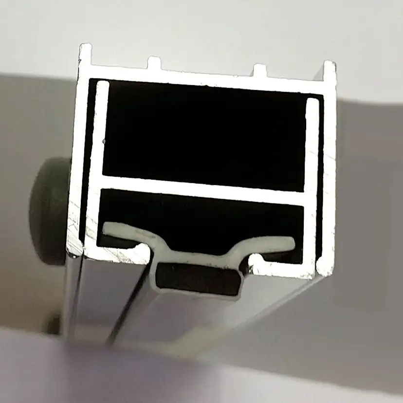 Nischprofil Arrow Twice med Magnet