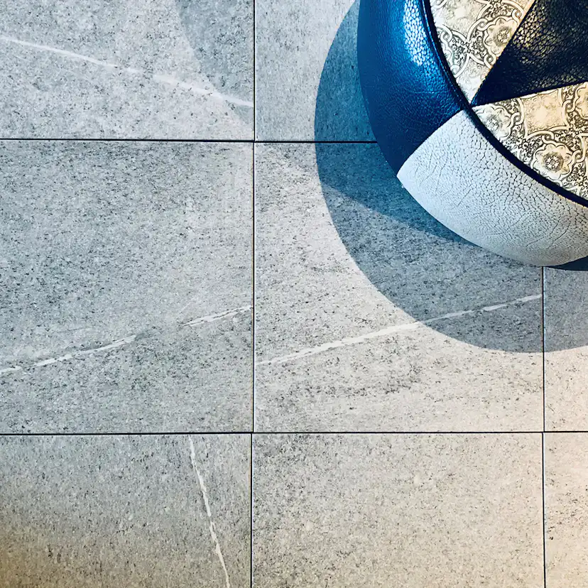 Klinker Lhådös Saga 33x33 cm Grå