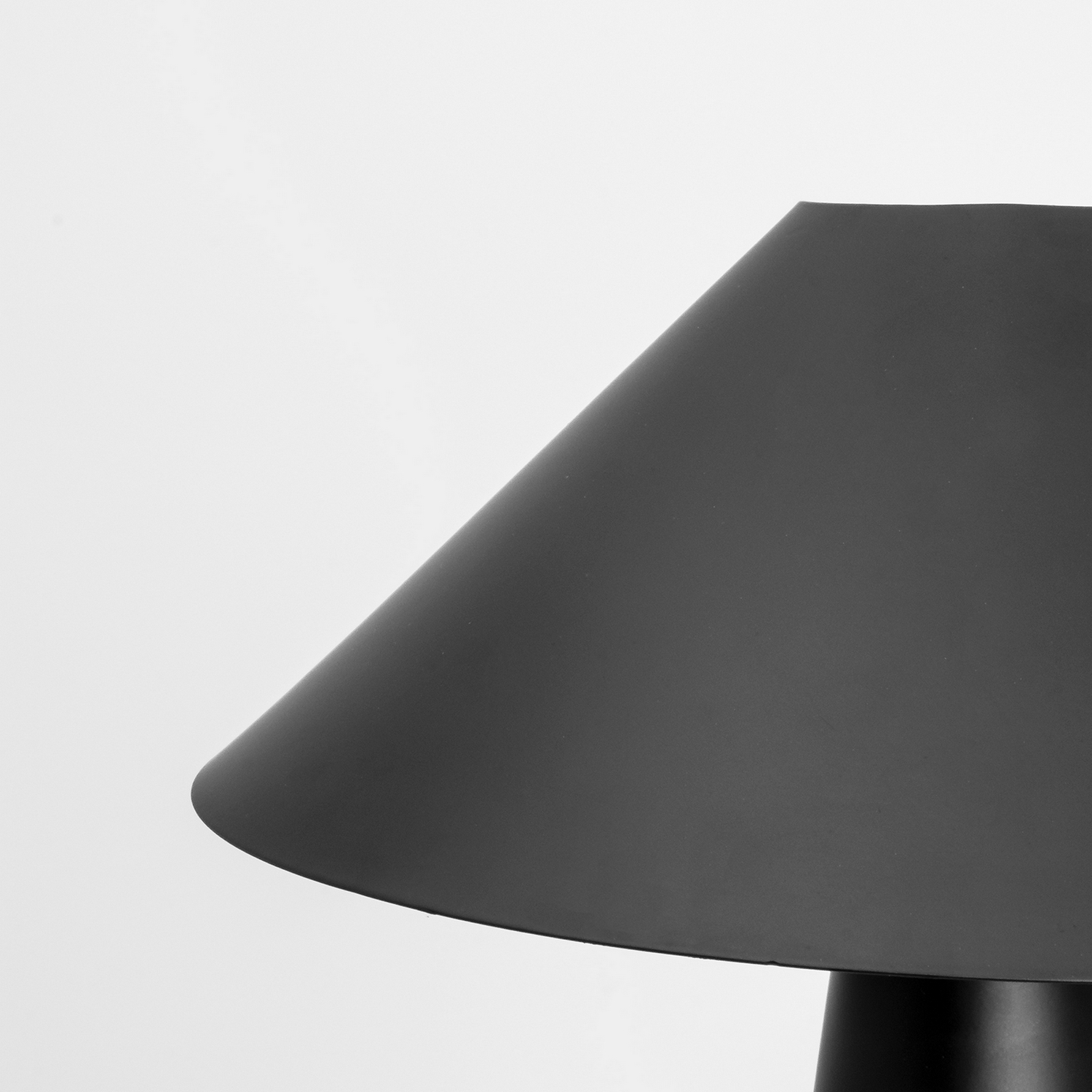 Bordslampa Globen Lighting Cannes