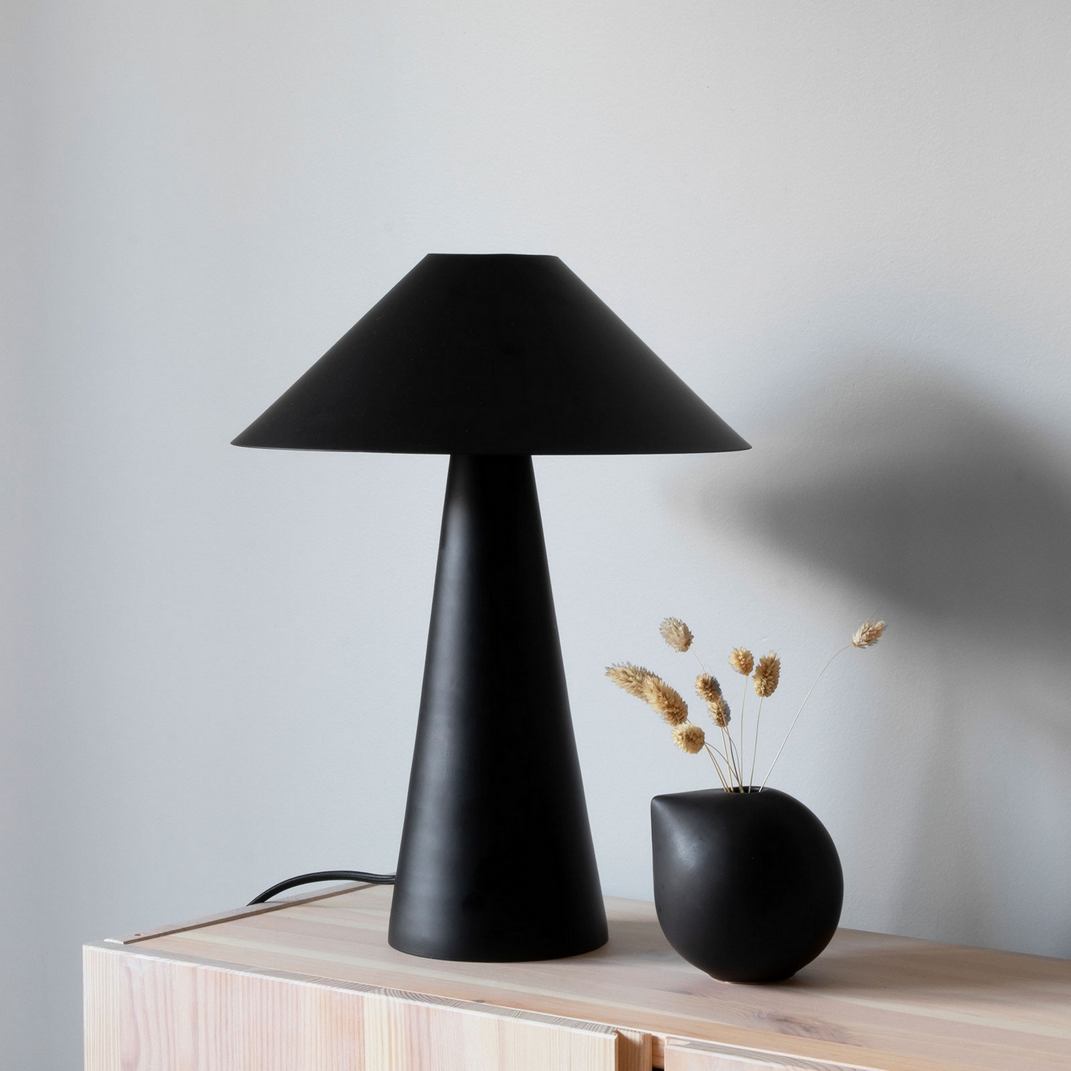 Bordslampa Globen Lighting Cannes