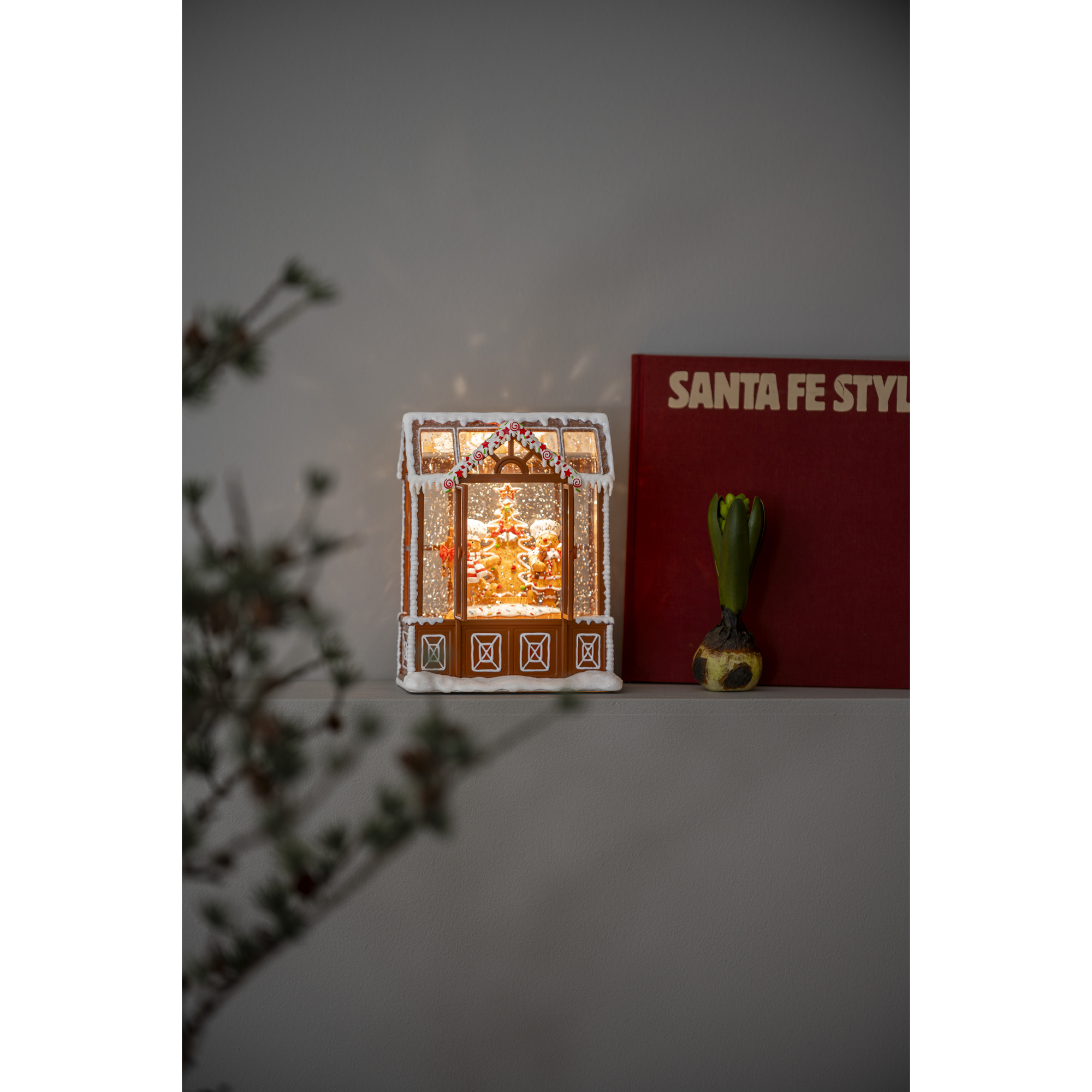 Snöglob Gnosjö Konstsmide Vattenfylld lykta Pepparkakshus LED