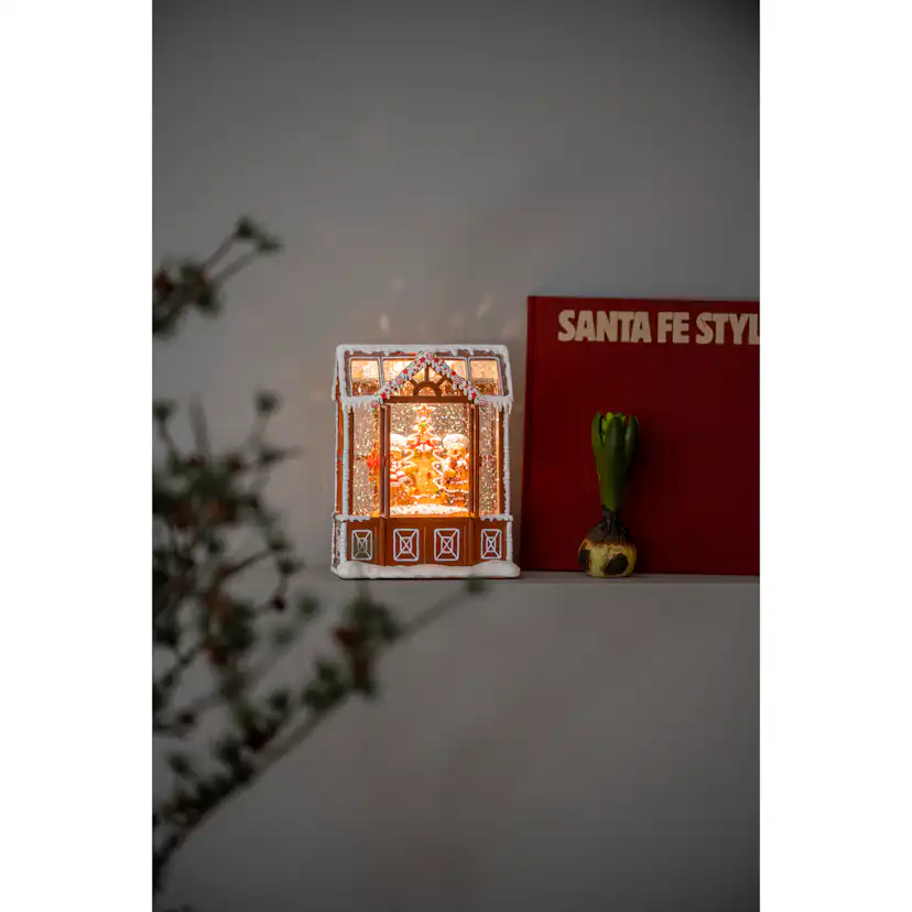 Snöglob Gnosjö Konstsmide Vattenfylld lykta Pepparkakshus LED