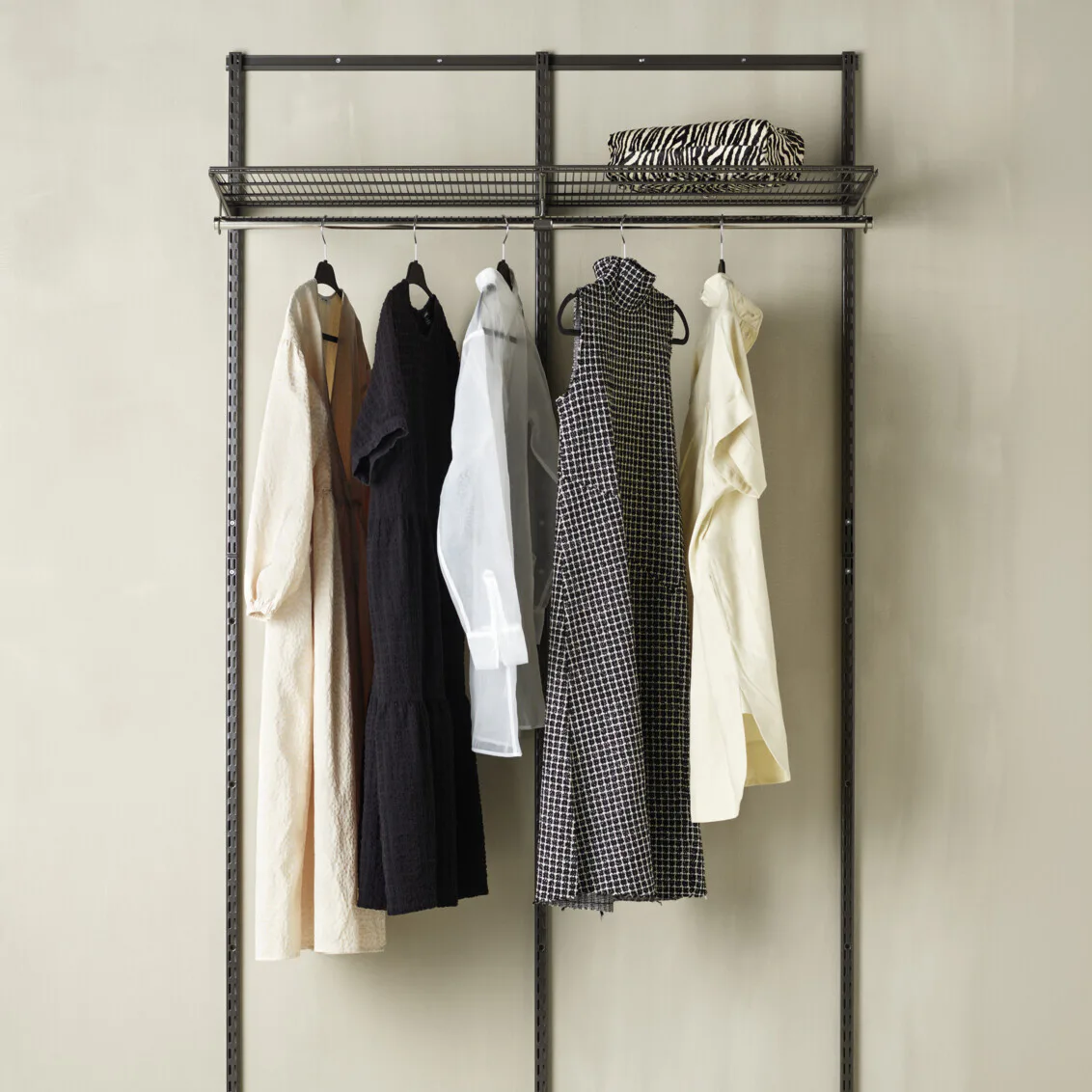 Garderobslösning Elfa Classic Starter Kit 2 Sektioner 1240mm