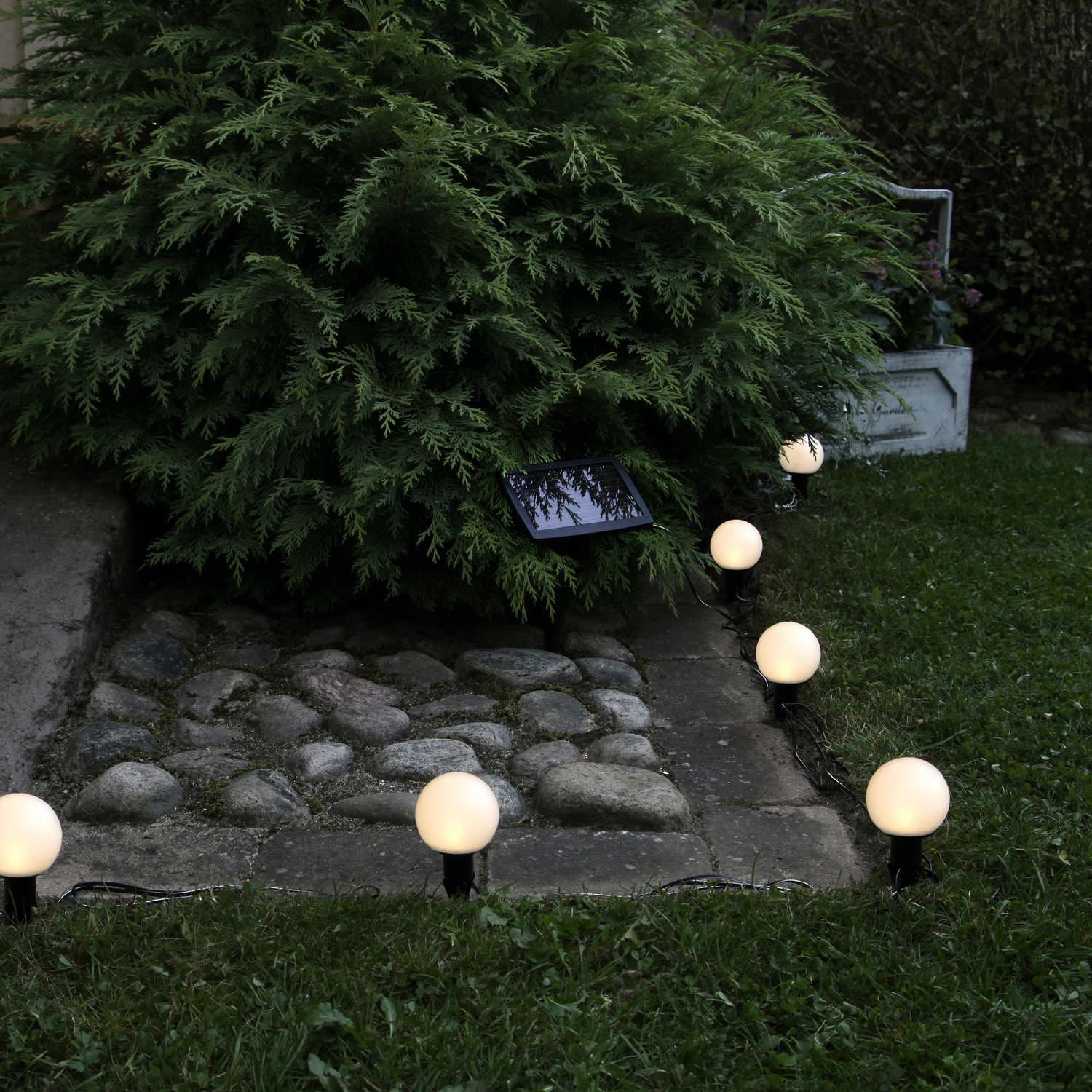 Solcellsslinga Star Trading Globus LED Ljusslinga med Sensor