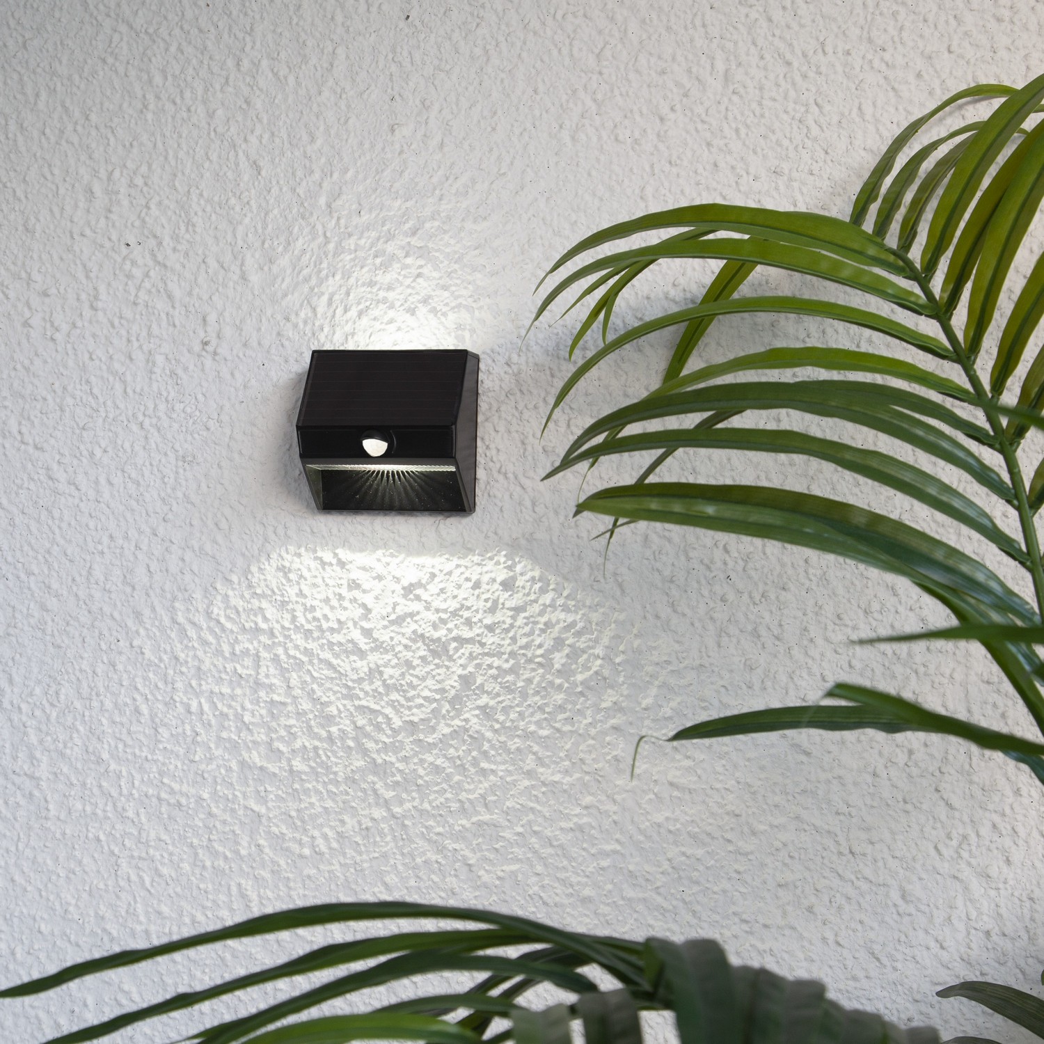 Solcells-Vägglykta Star Trading Wally 50/5 lumen