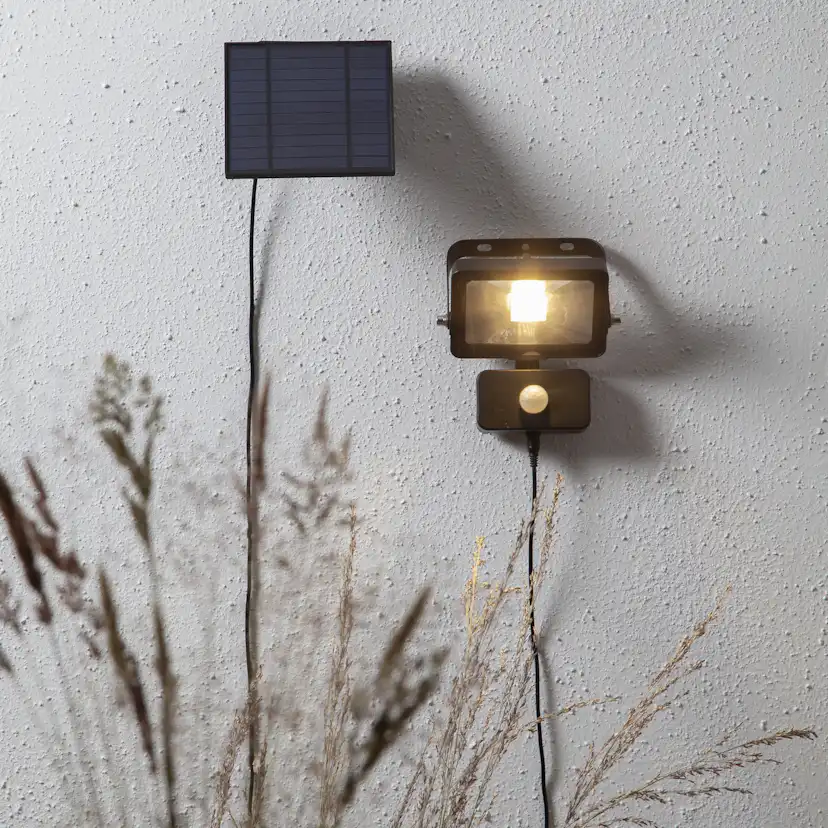 Solcells-spotlight Star Trading Powerspot PIR 800 Lm