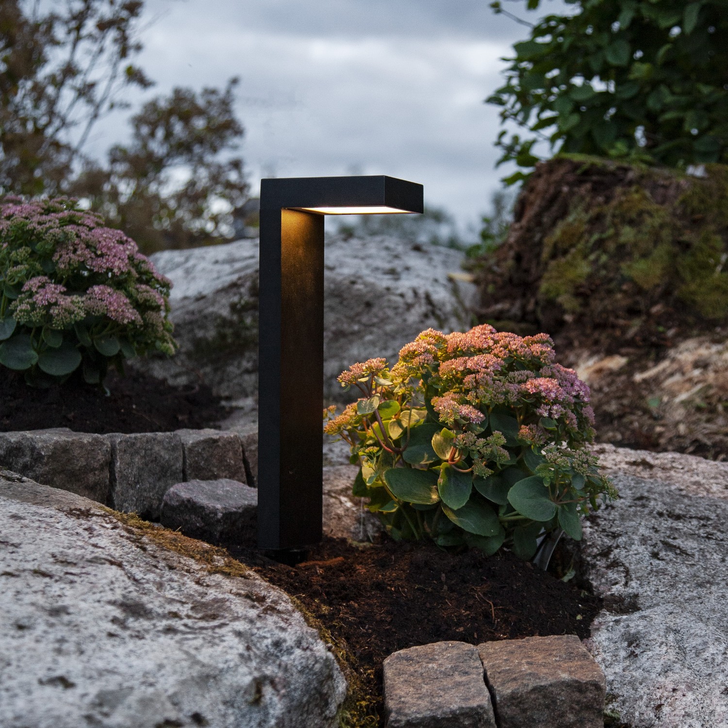 Solcellspollare Star Trading Vicini LED Utebelysning