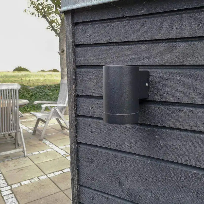 Fasadbelysning Dyberg Larsen Stege Nedåt