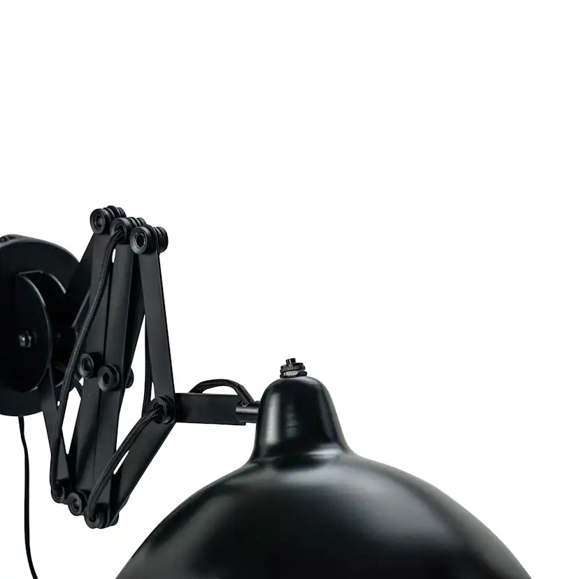 Vägglampa Dyberg Larsen Futura med Vikarm