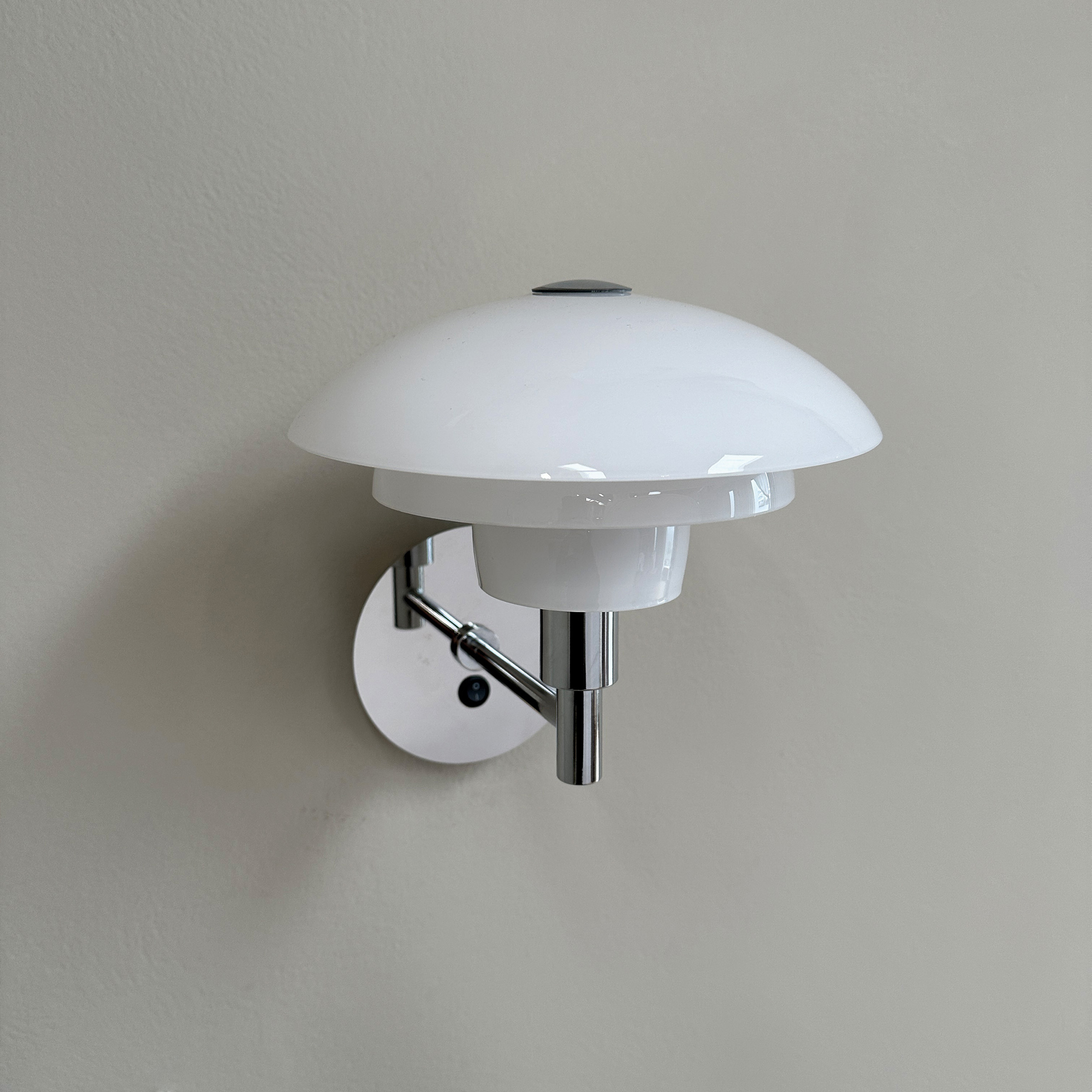 Vägglampa Dyberg Larsen Morph