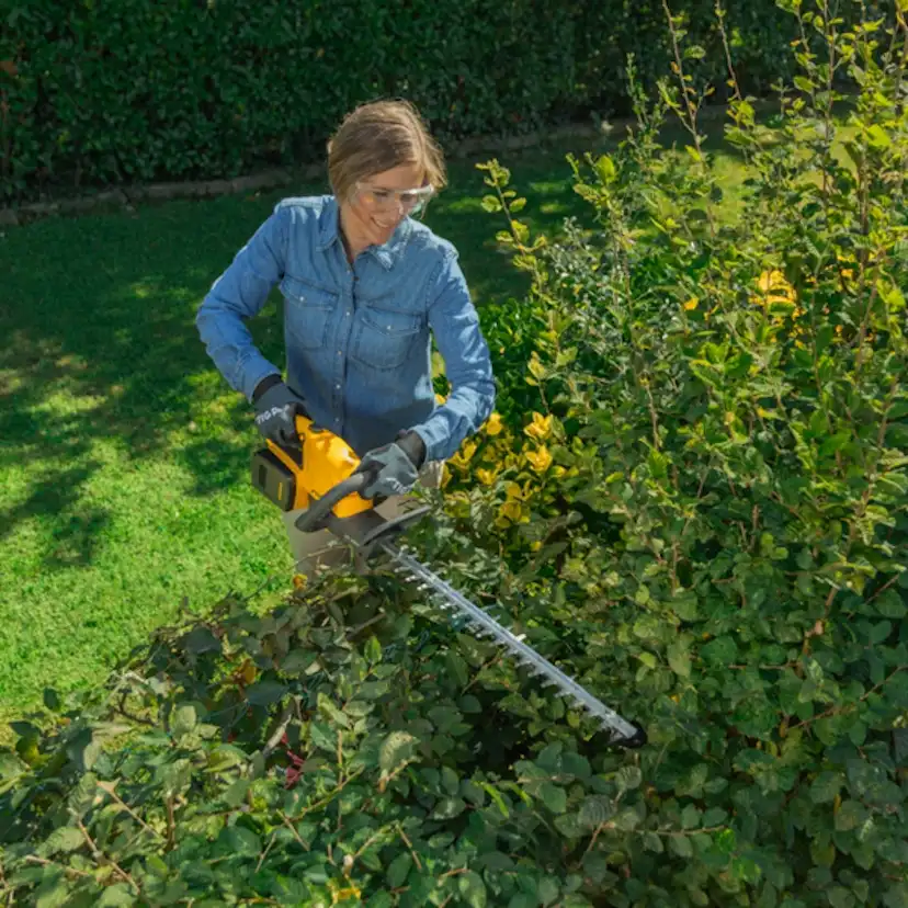 Häcksax STIGA HT 300E 20V 2X2,0 Ah Med Batteri